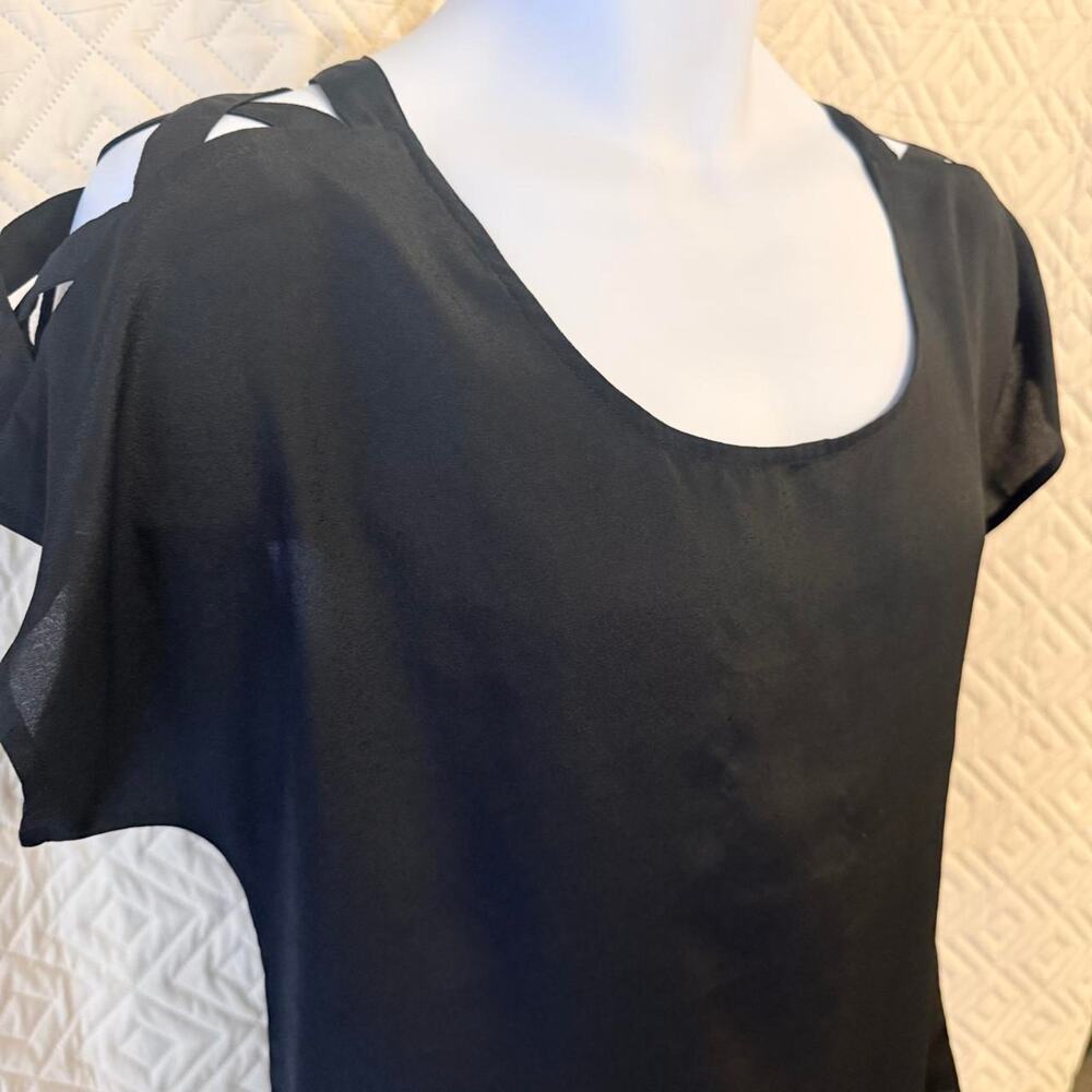 EXPRESS women size MEDIUM Black top with cut out shoulder WORK OFFICE PARTY